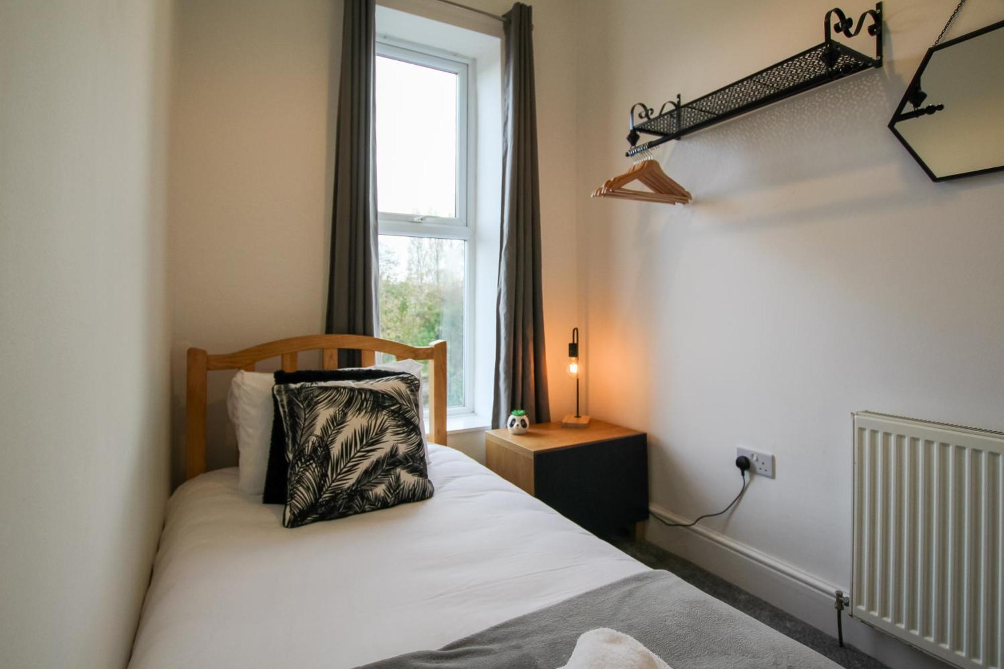 Fairways View - Spacious Apartment - Sleeps 6 - Lovely Views - By Rework Accommodation Hoylake Esterno foto