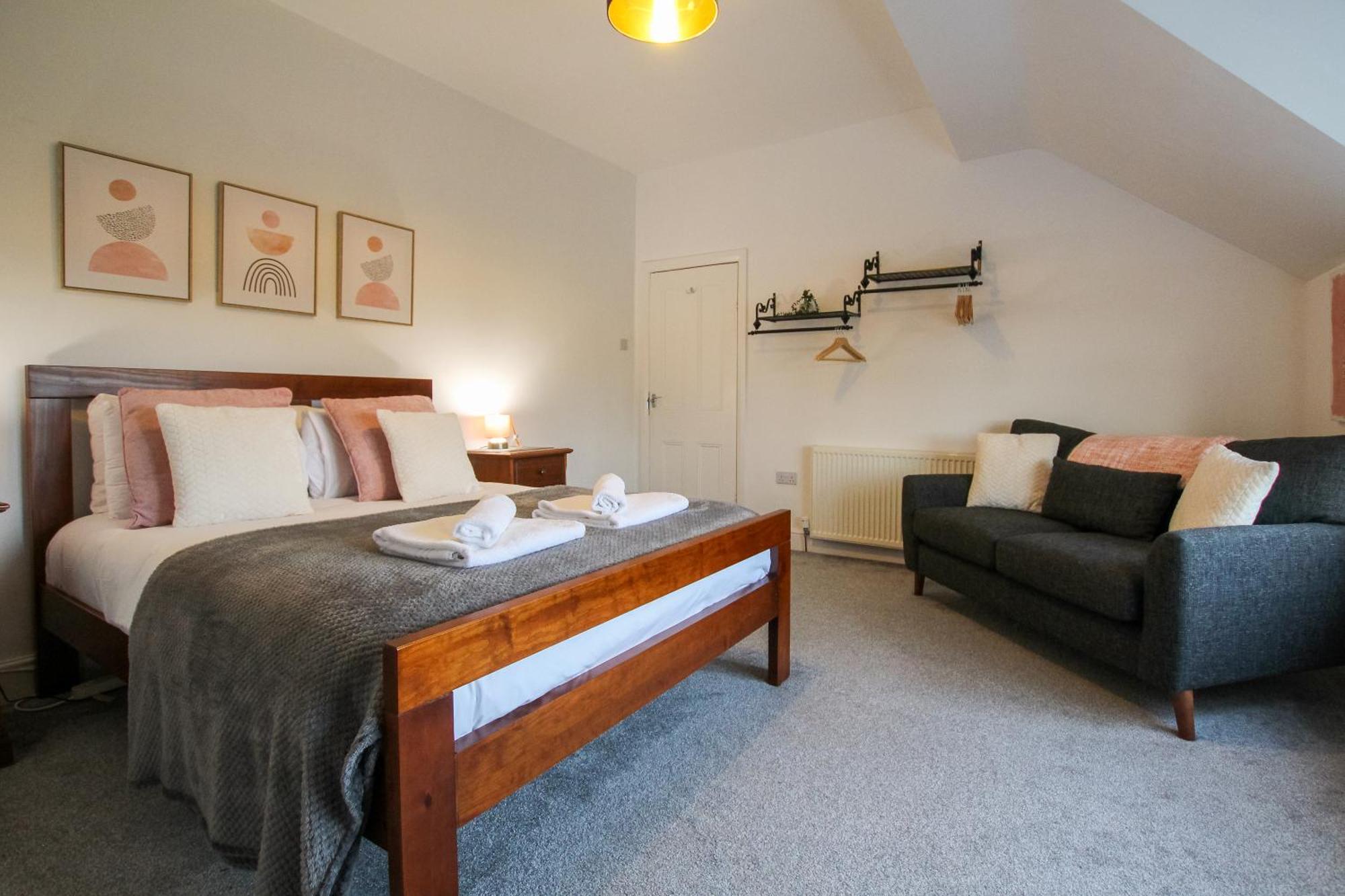 Fairways View - Spacious Apartment - Sleeps 6 - Lovely Views - By Rework Accommodation Hoylake Esterno foto