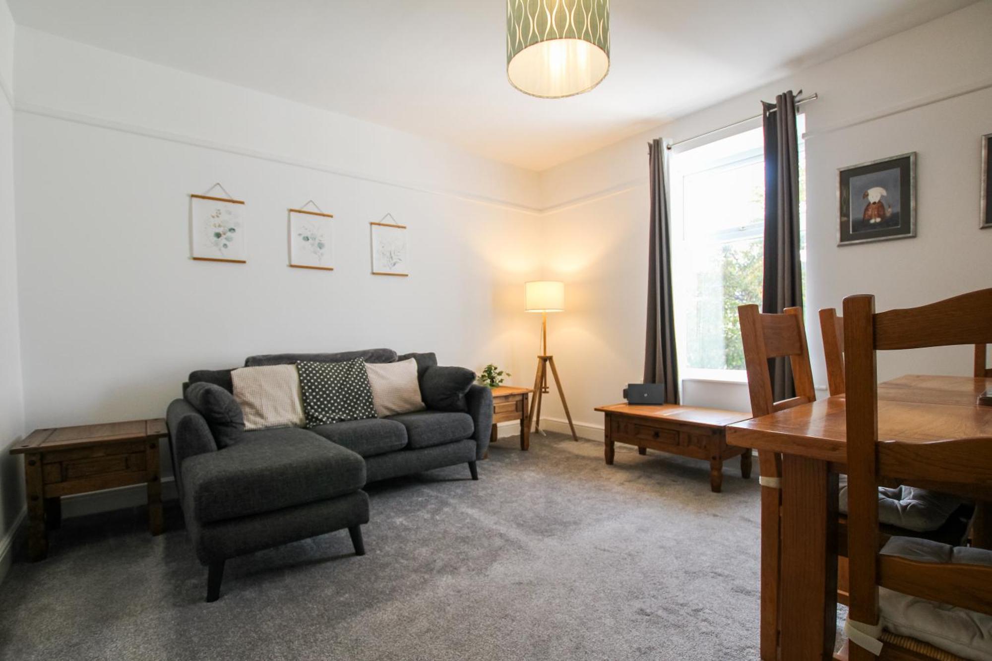 Fairways View - Spacious Apartment - Sleeps 6 - Lovely Views - By Rework Accommodation Hoylake Esterno foto