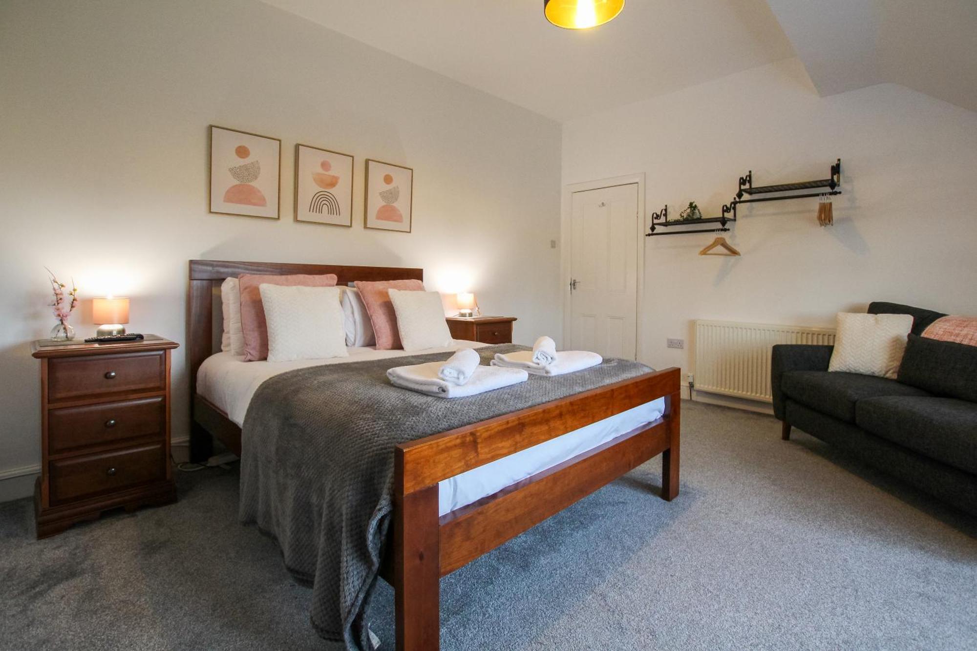 Fairways View - Spacious Apartment - Sleeps 6 - Lovely Views - By Rework Accommodation Hoylake Esterno foto