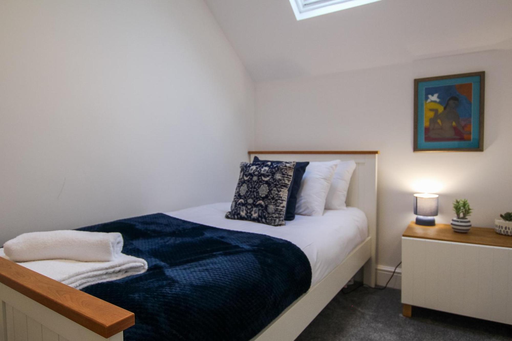 Fairways View - Spacious Apartment - Sleeps 6 - Lovely Views - By Rework Accommodation Hoylake Esterno foto