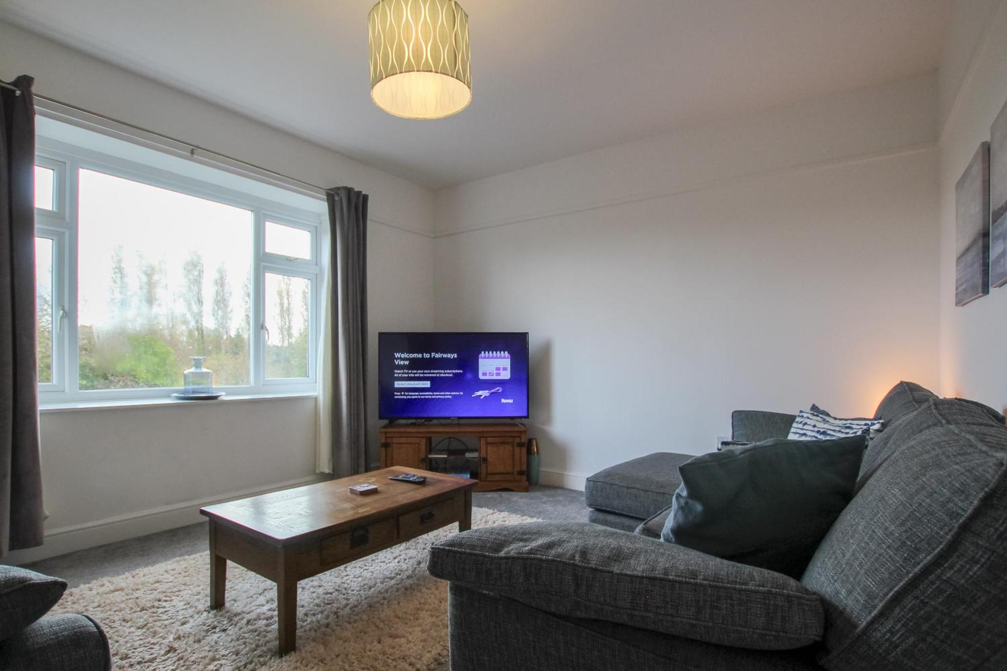 Fairways View - Spacious Apartment - Sleeps 6 - Lovely Views - By Rework Accommodation Hoylake Esterno foto