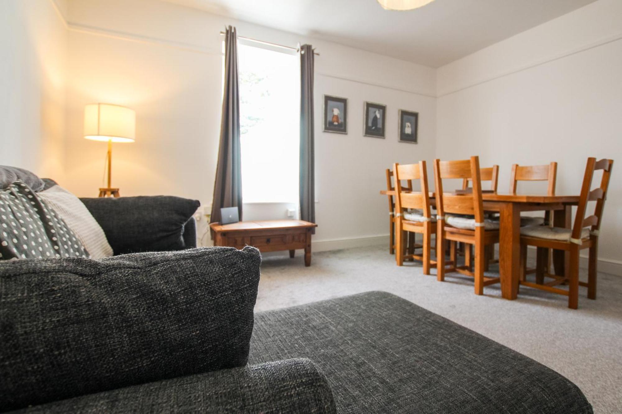 Fairways View - Spacious Apartment - Sleeps 6 - Lovely Views - By Rework Accommodation Hoylake Esterno foto